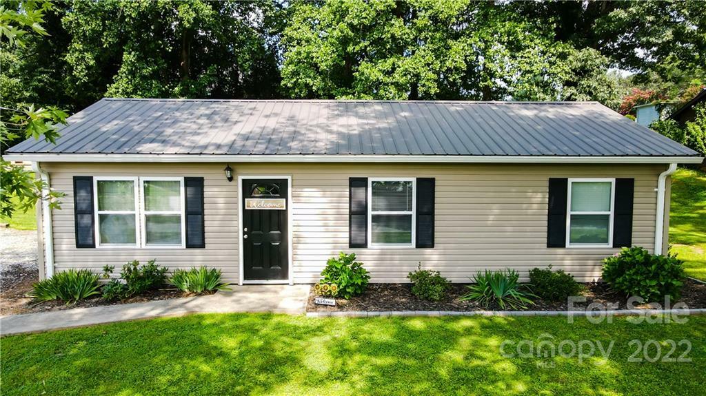 Property Photo: 1315 Cliffside Place NC 28645