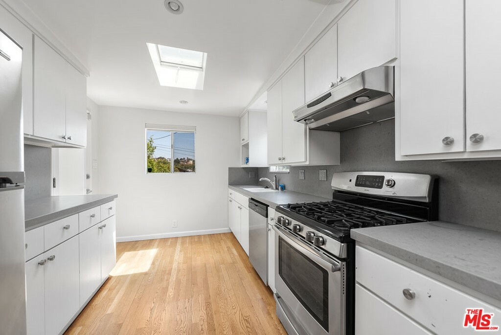 Property Photo:  3023 Prospect Avenue  CA 90405 