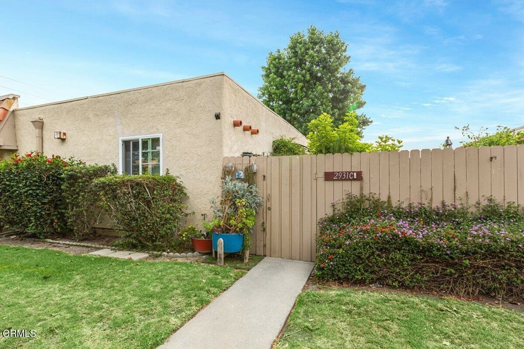 Property Photo:  2931 W Hemlock Street C  CA 93035 