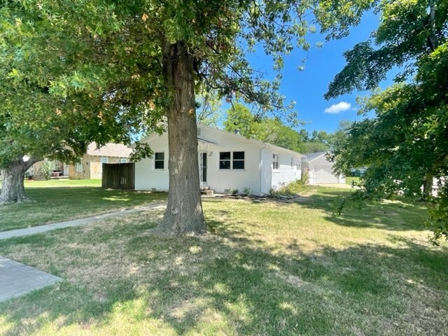 Property Photo: 1025 S 1st Street AR 72756