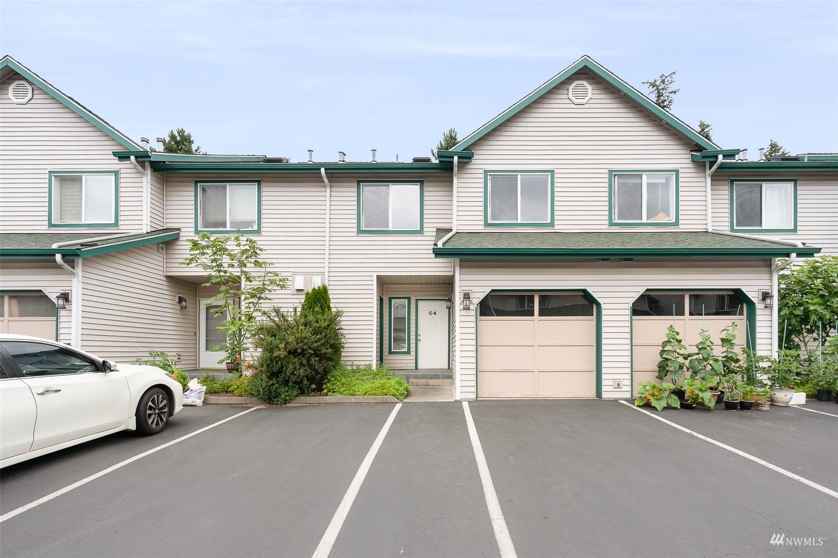 Property Photo: 15815 Admiralty Way C4 WA 98087