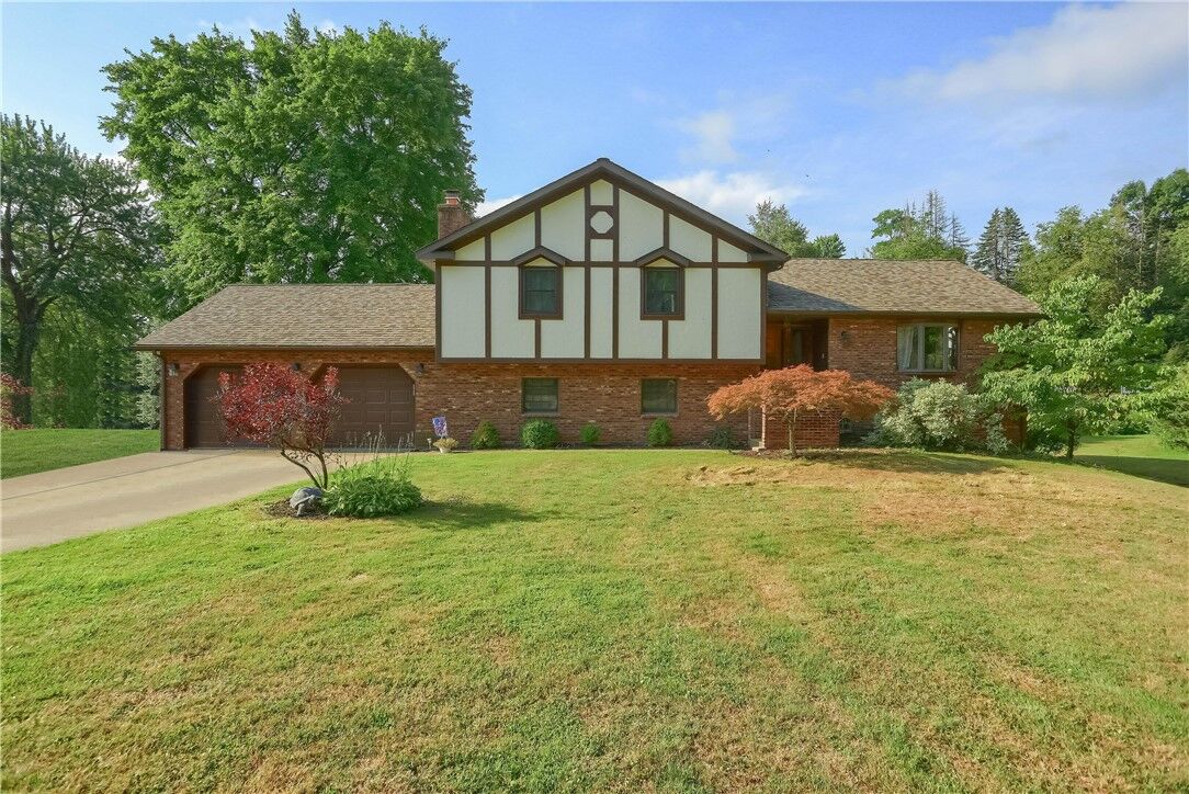 Property Photo:  208 Shenango Rd  PA 16105 