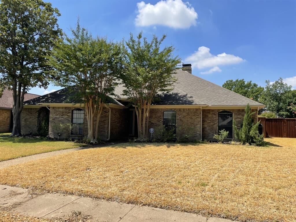 Property Photo: 2313 Lone Oak Trail TX 75044