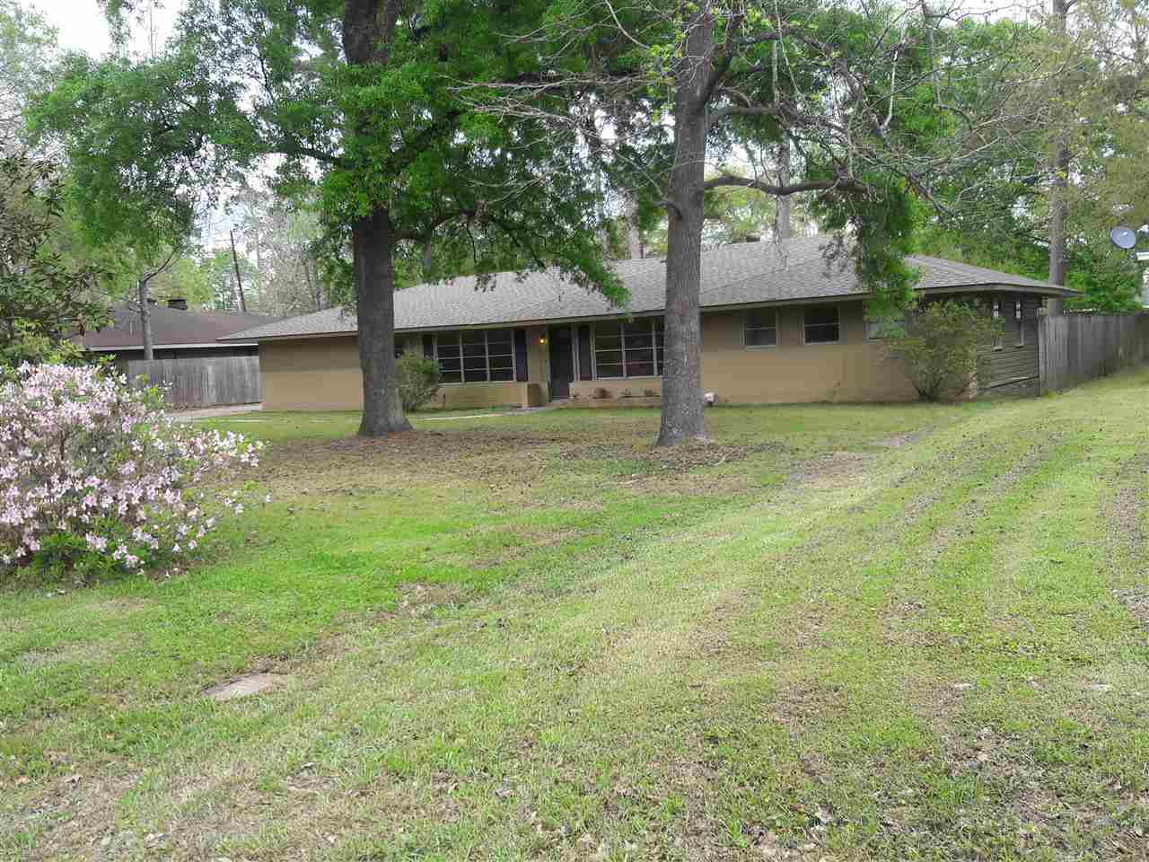 Property Photo:  135 Oakcrest  TX 77657 