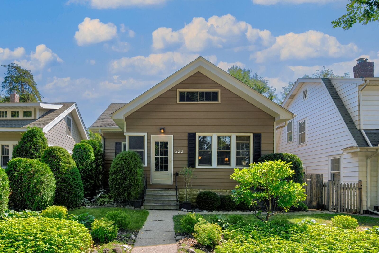 Property Photo:  322 Brimhall Street  MN 55105 