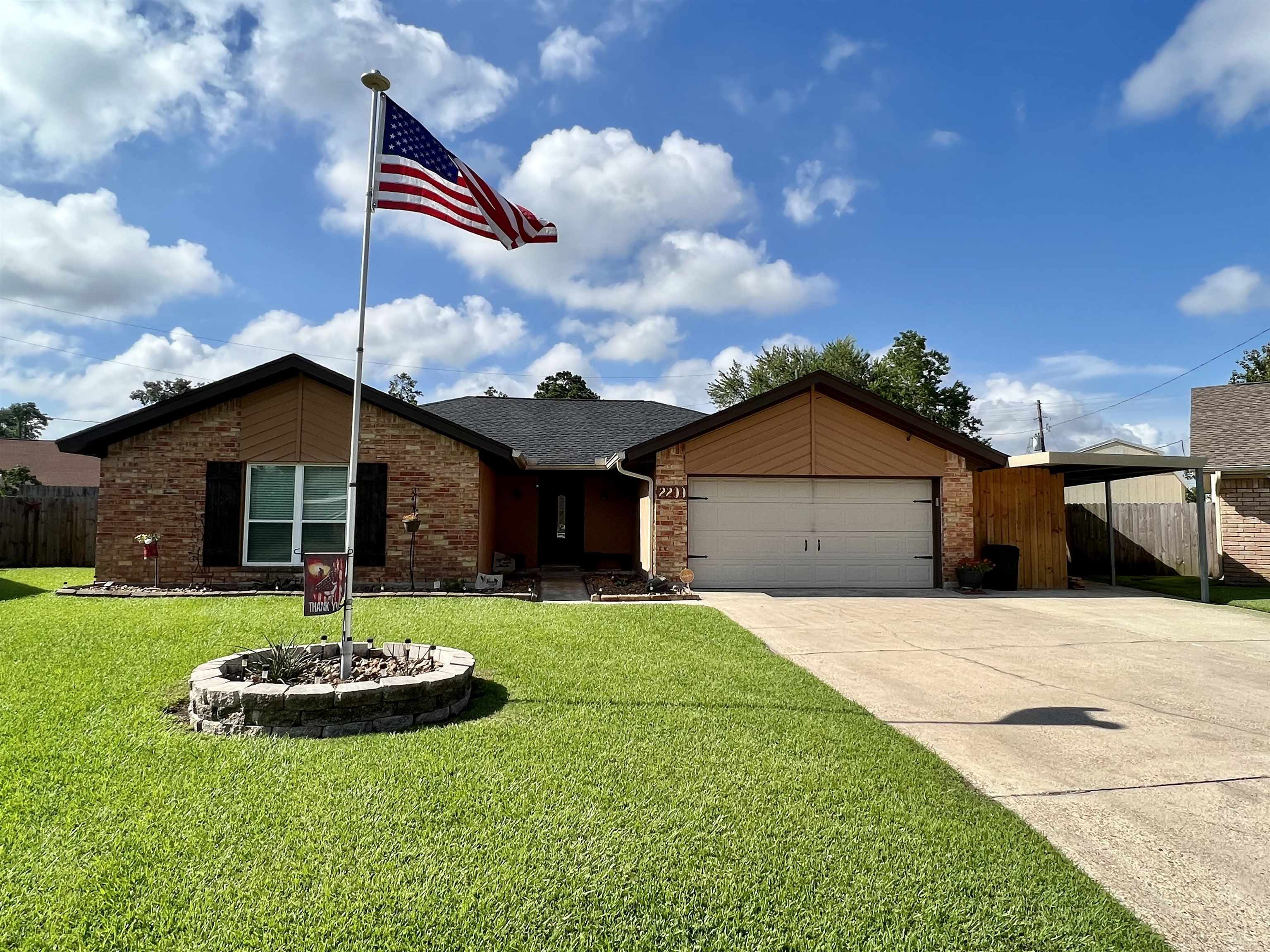 Property Photo:  2209 Summer Oak Ln  TX 77632 