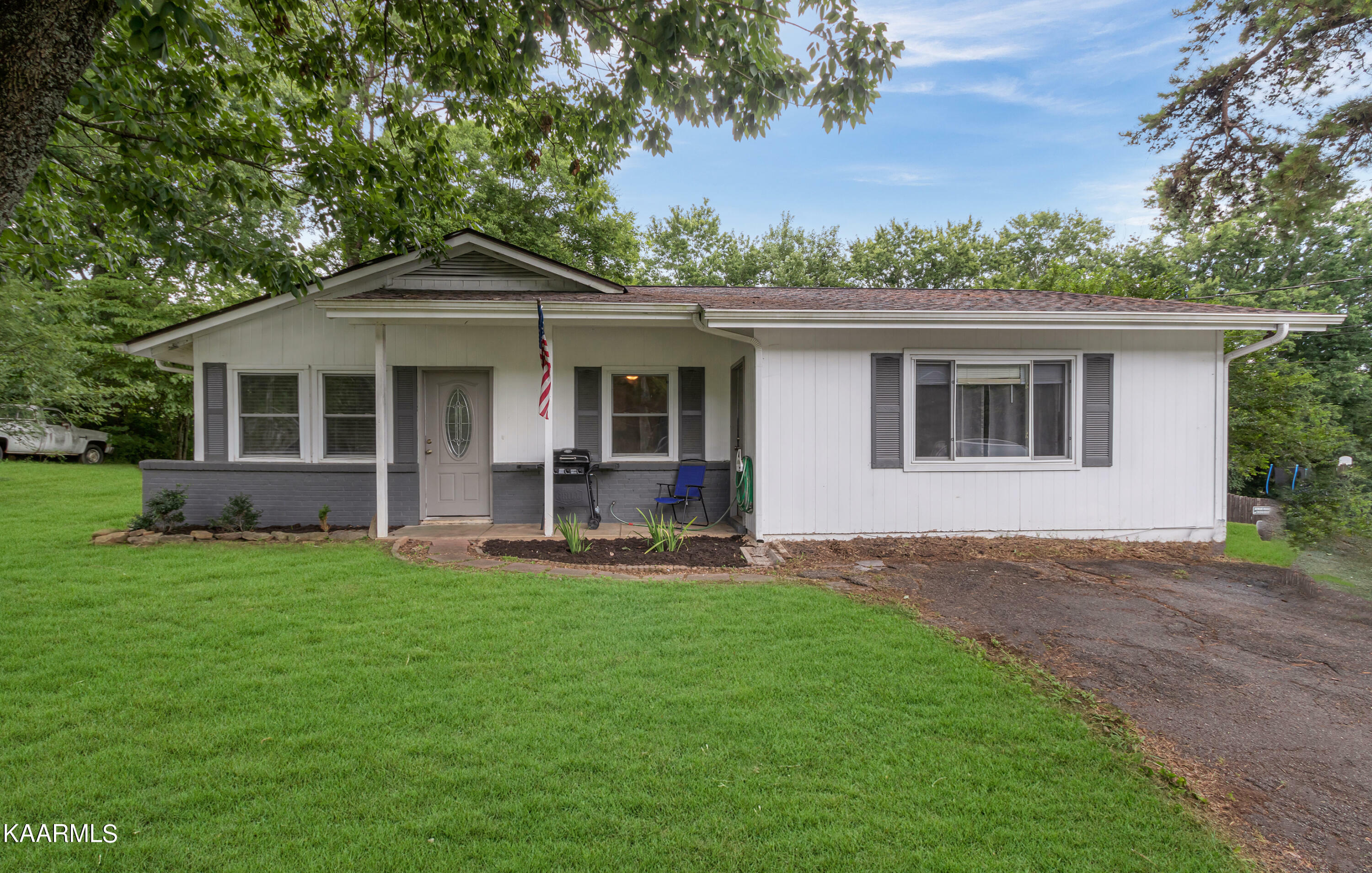 Property Photo: 1612 Bradshaw Garden Drive Drive TN 37912
