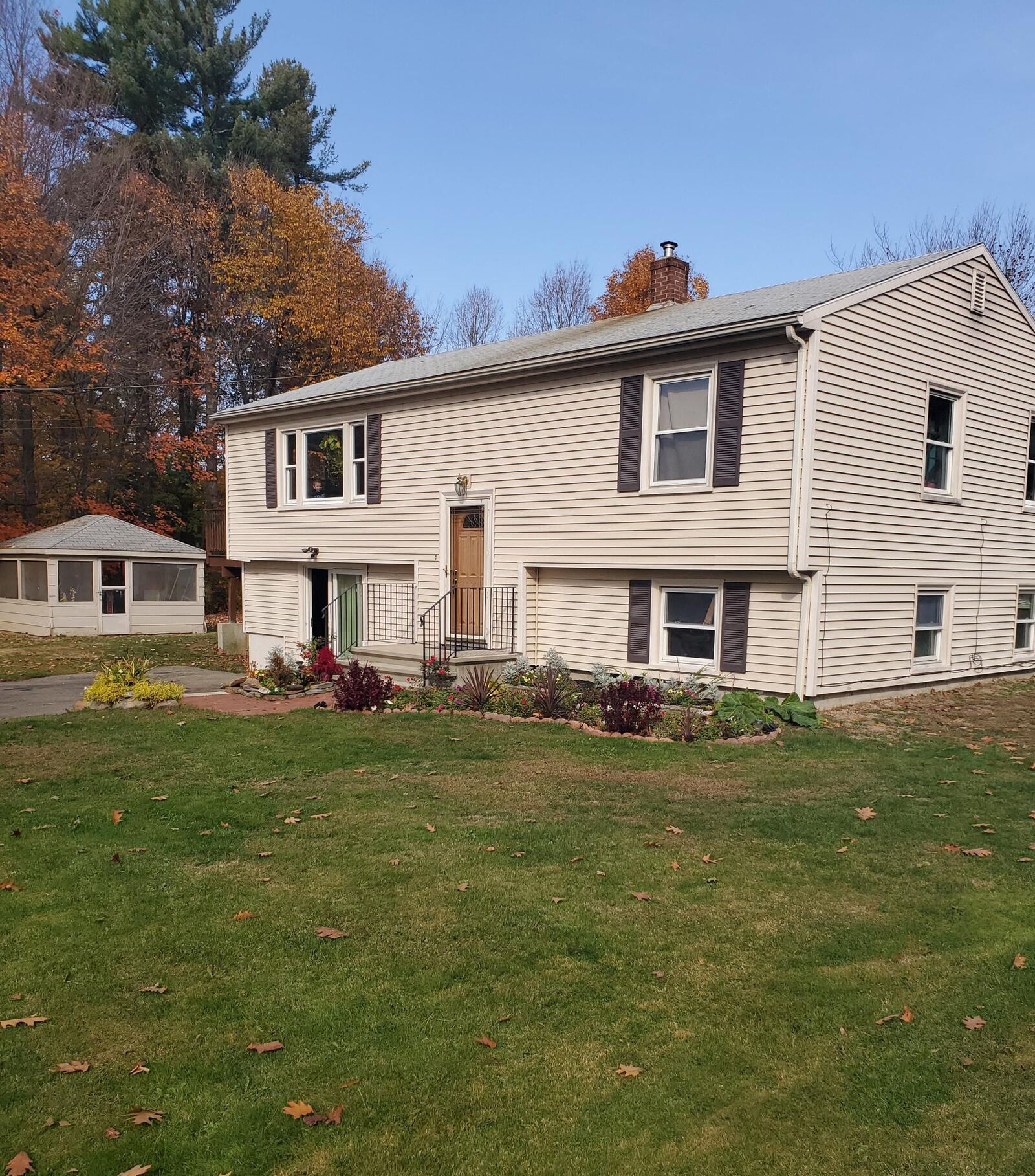 Property Photo:  422 Bauneg Beg Hill Road  ME 03906 