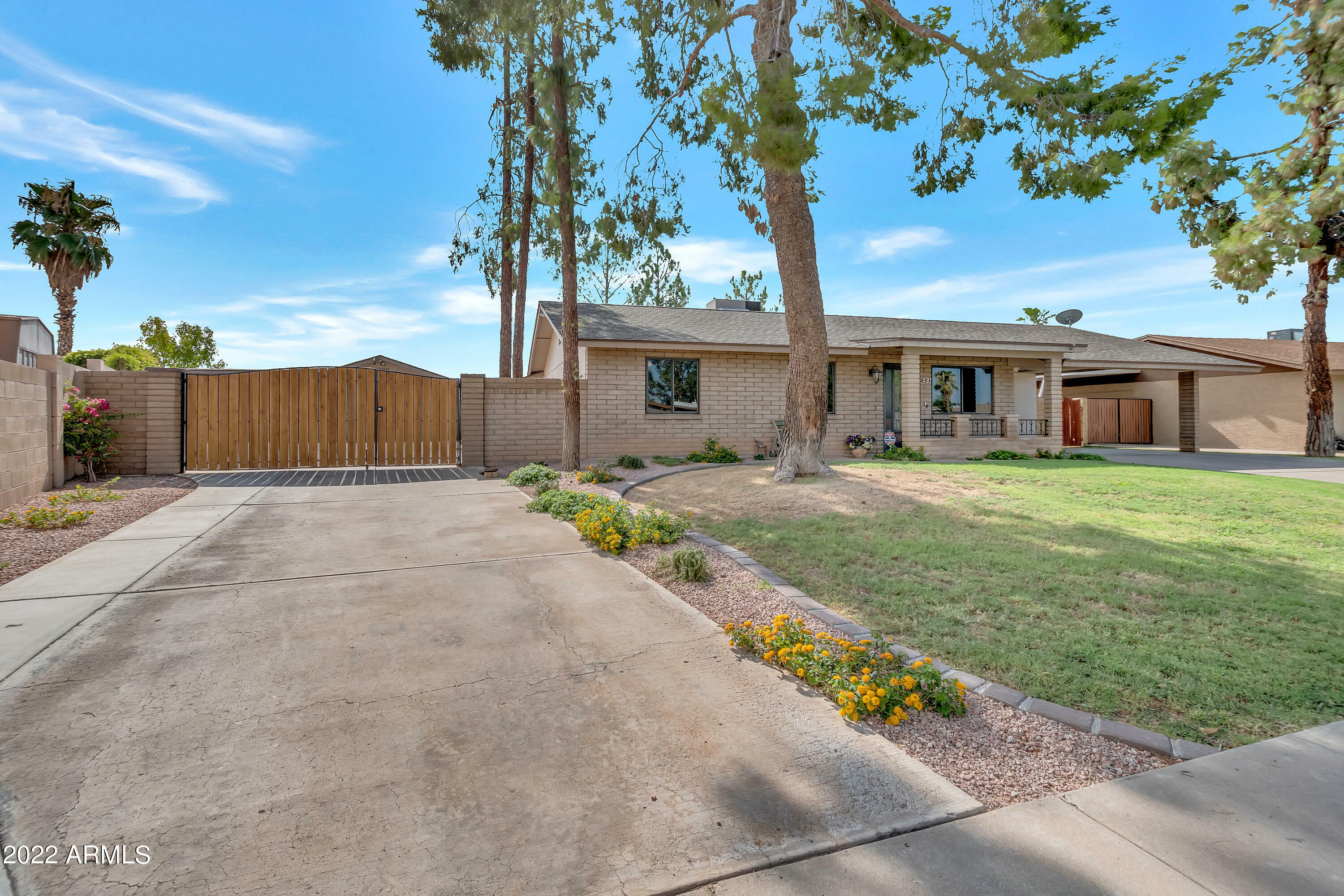 Property Photo:  531 N Los Alamos --  AZ 85213 