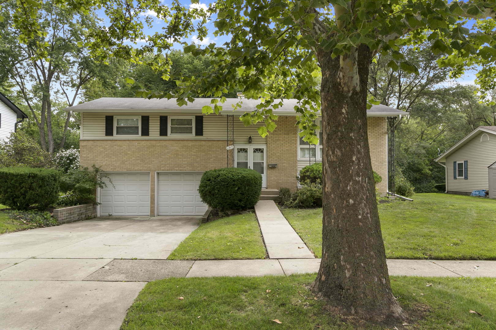 Property Photo: 105 N Kitson Drive IL 60074
