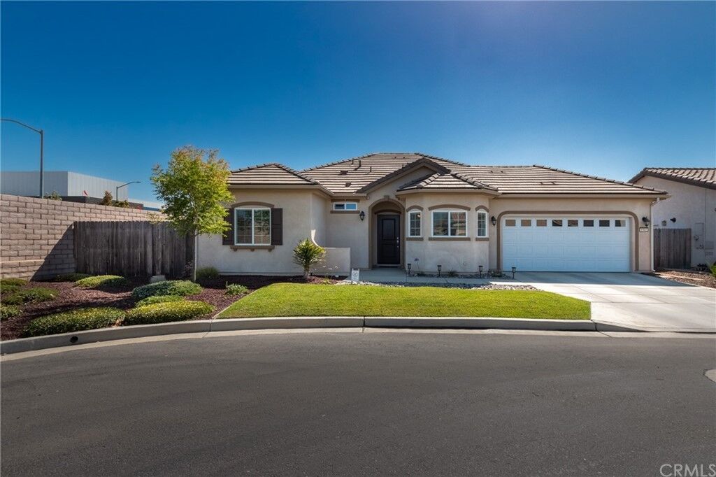 Property Photo: 1502 S. Lennox CA 93458