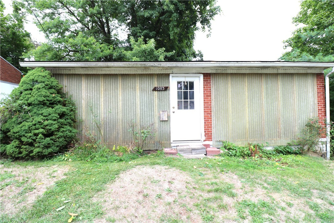 Property Photo:  1083 Laurel Street  PA 15017 