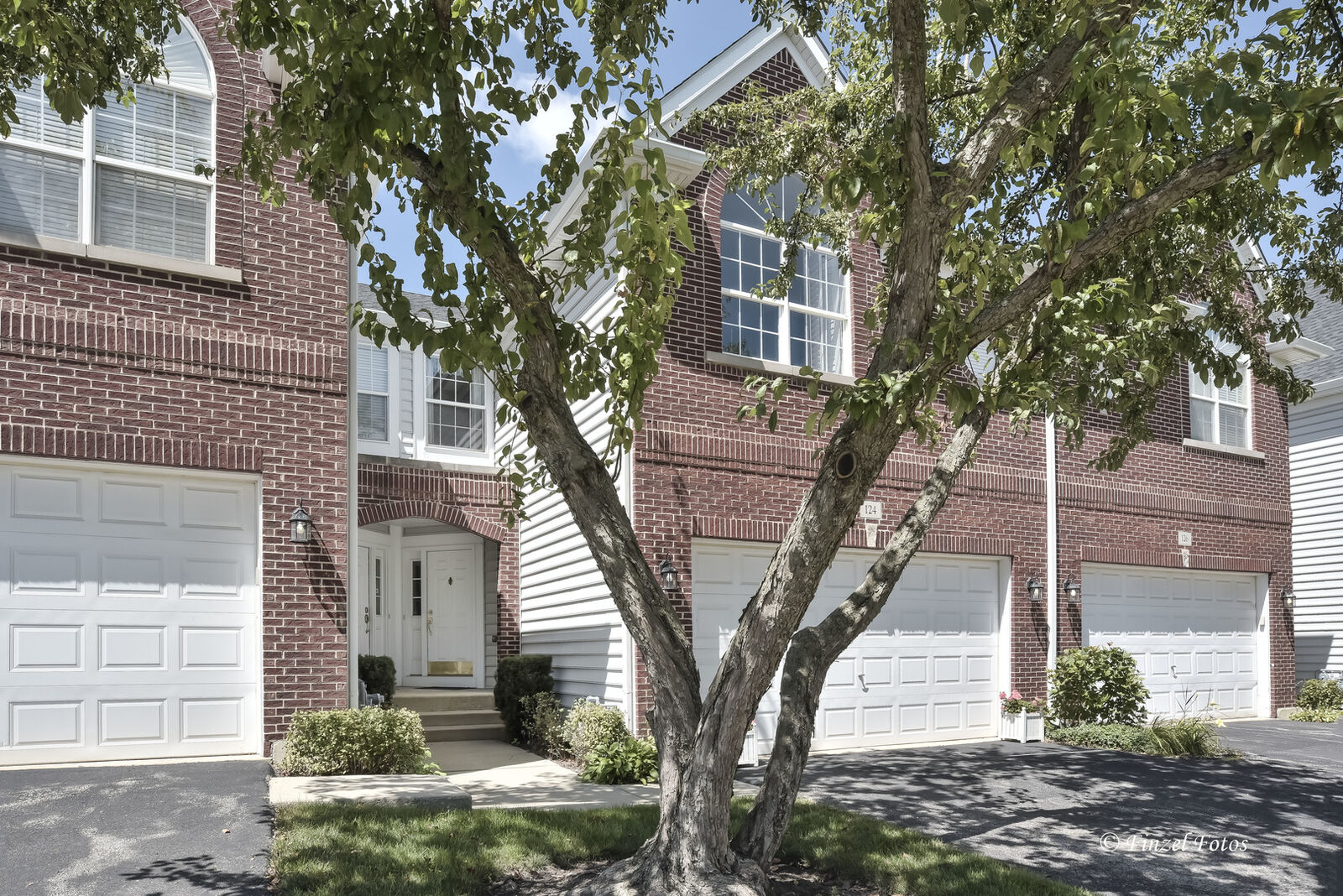 Property Photo: 124 Fulbright Lane IL 60194