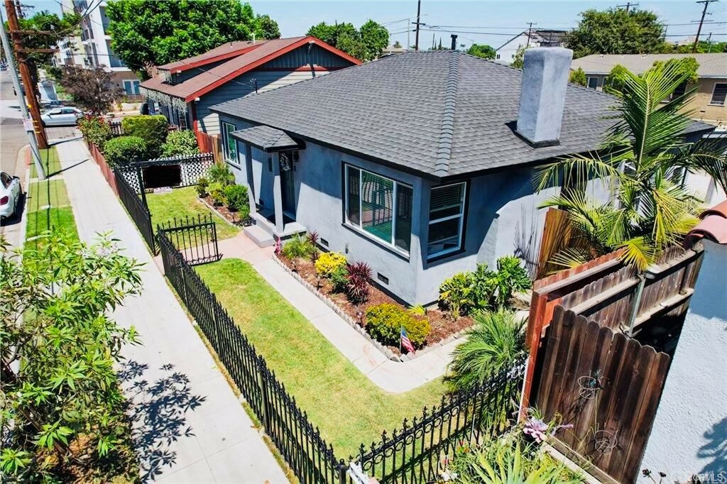 Property Photo: 1640 Magnolia Avenue CA 90813