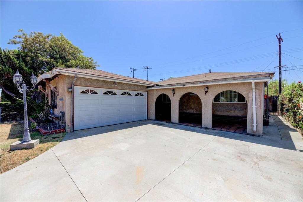 Property Photo:  844 E Realty Street  CA 90745 