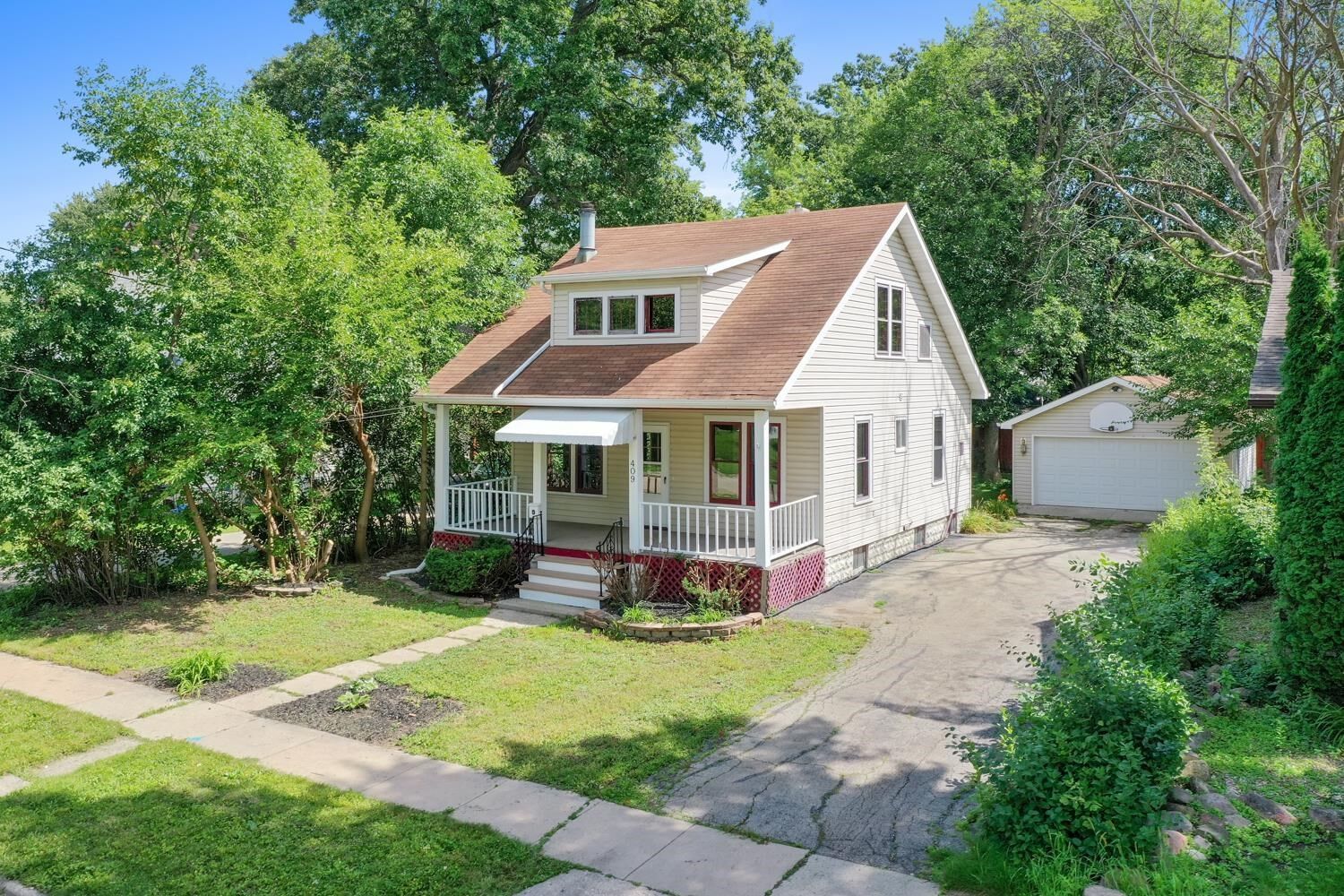 Property Photo: 409 6th Street WI 54956-2803