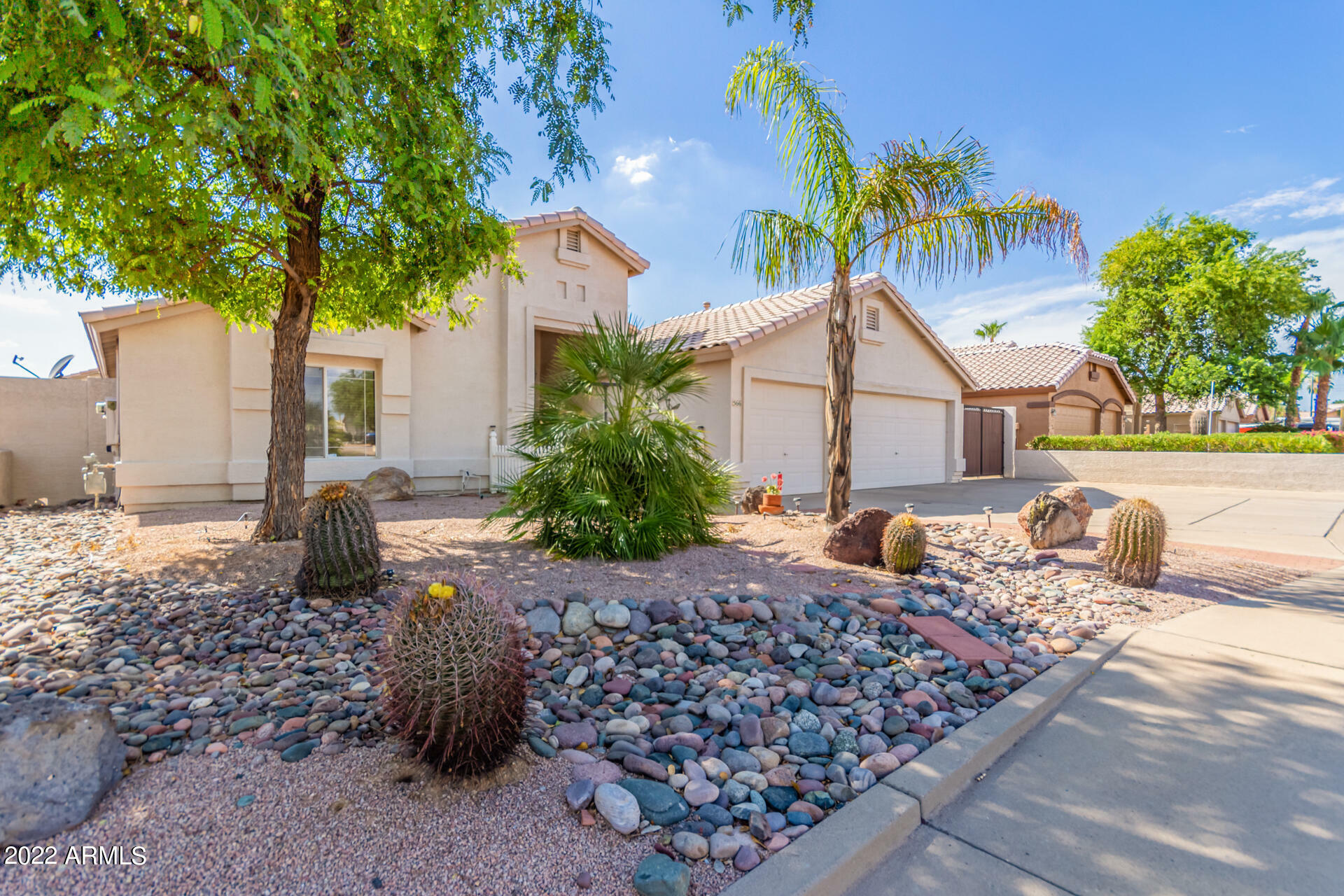 Property Photo:  566 N Palo Verde Street  AZ 85207 