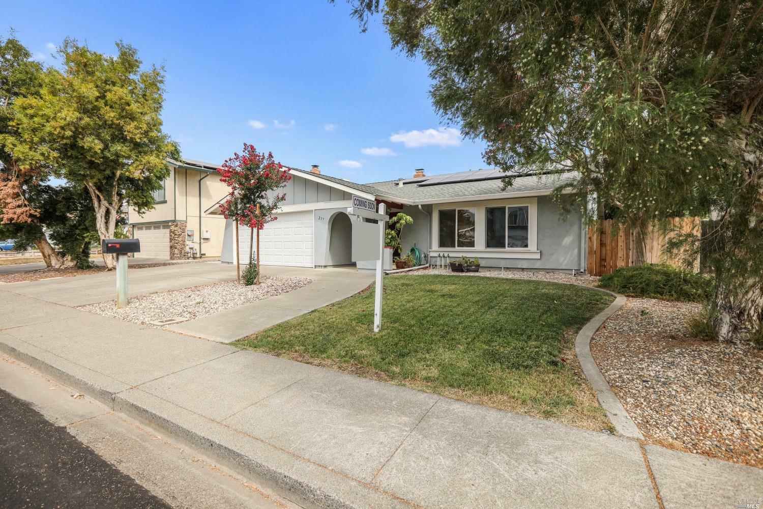 Property Photo: 237 Arlington Way CA 95687