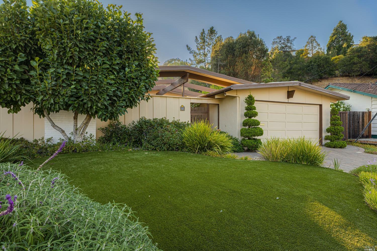 Property Photo:  71 Twelveoak Hill Drive  CA 94903 