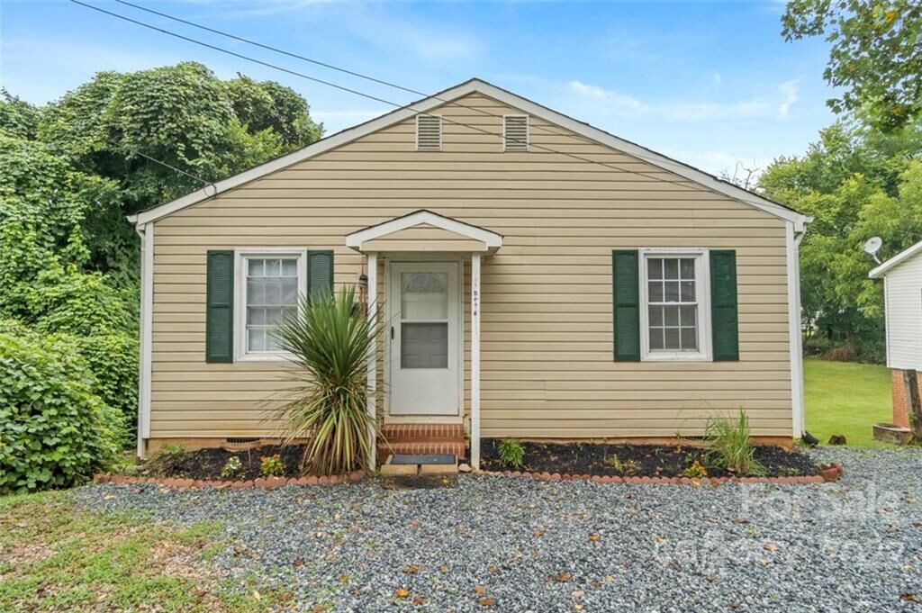 Property Photo:  919 Summer Street  NC 28115