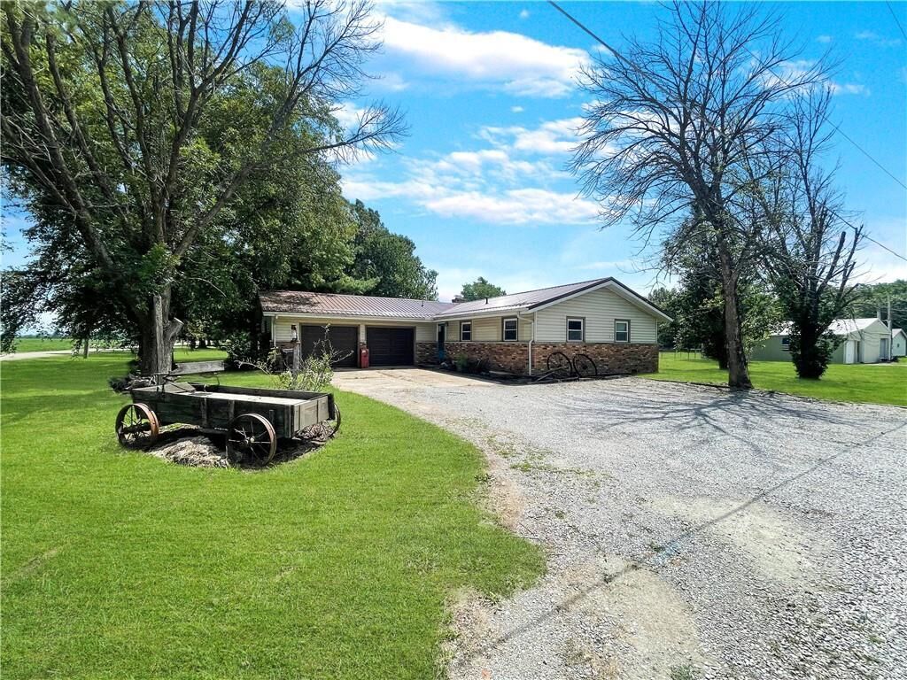 Property Photo:  3776 E Washington Road   62420 