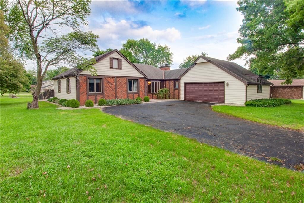 Property Photo:  2 Country Lane   61938 