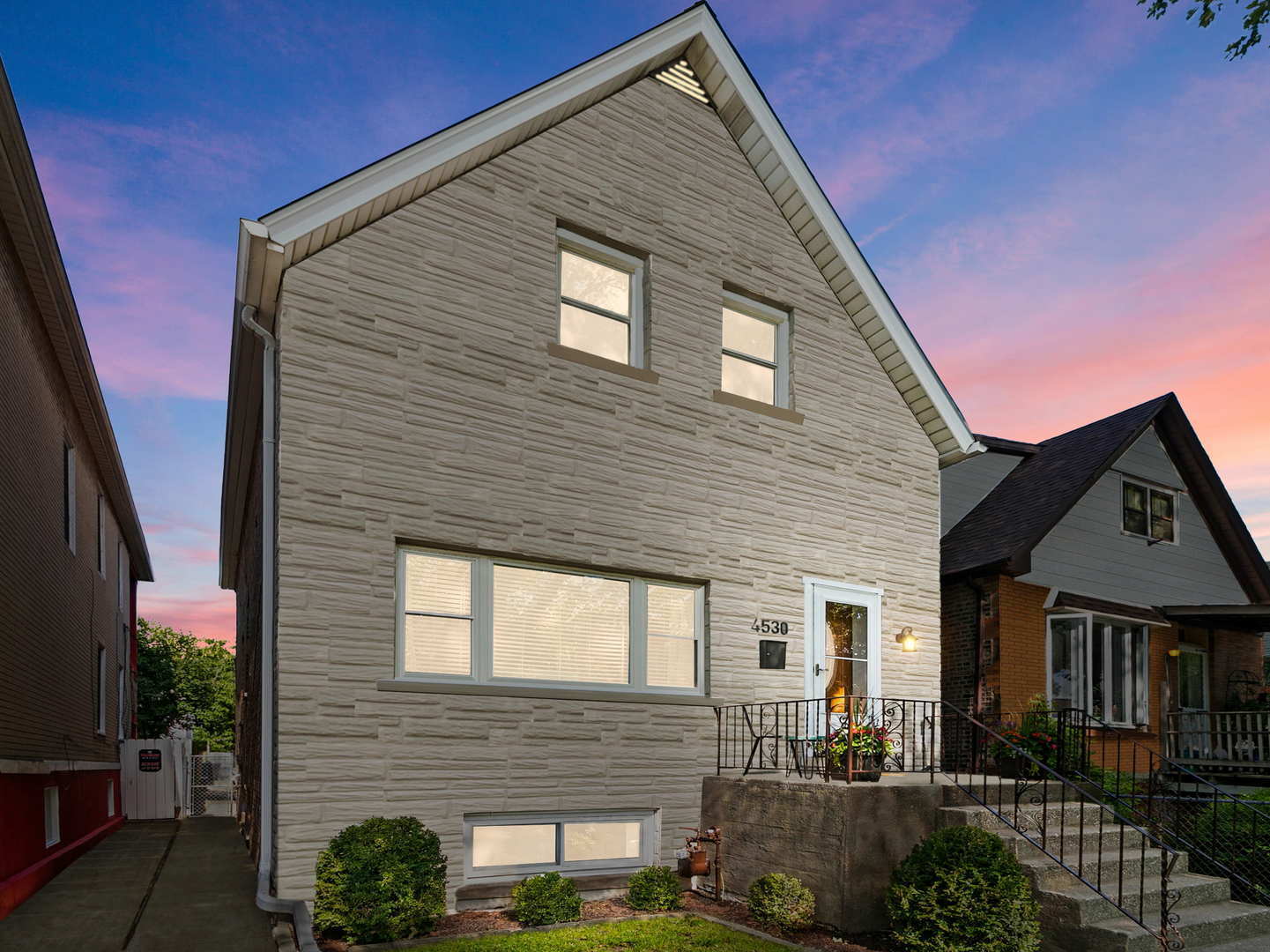 Property Photo: 4530 N Kildare Avenue IL 60630