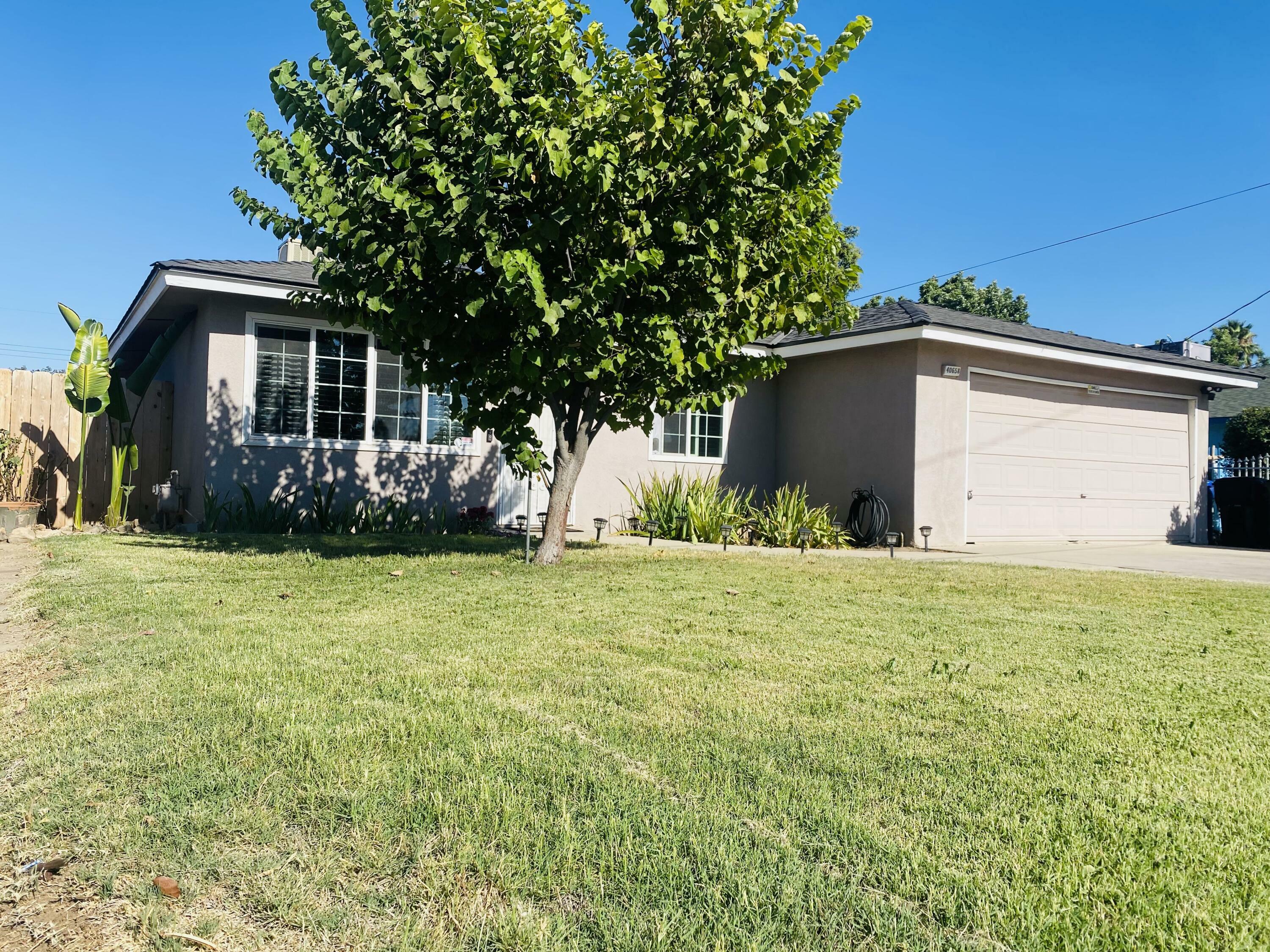 Property Photo:  40658 Road 127  CA 93615 