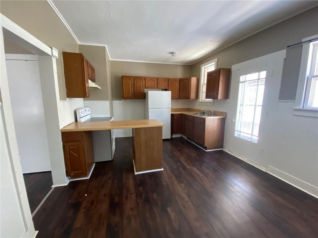 Property Photo:  435 Washington   61910 