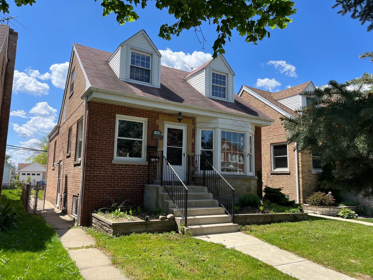 Property Photo: 6251 W Peterson Avenue IL 60646