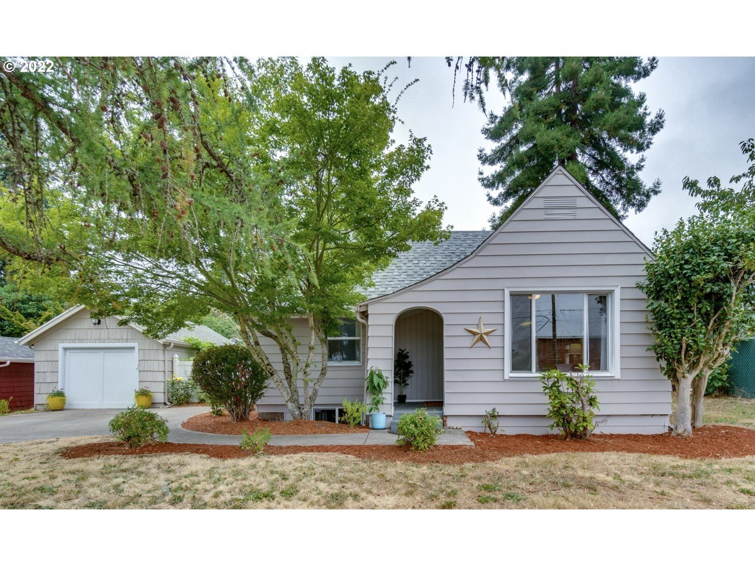 Property Photo:  2202 E McLoughlin Blvd  WA 98661 