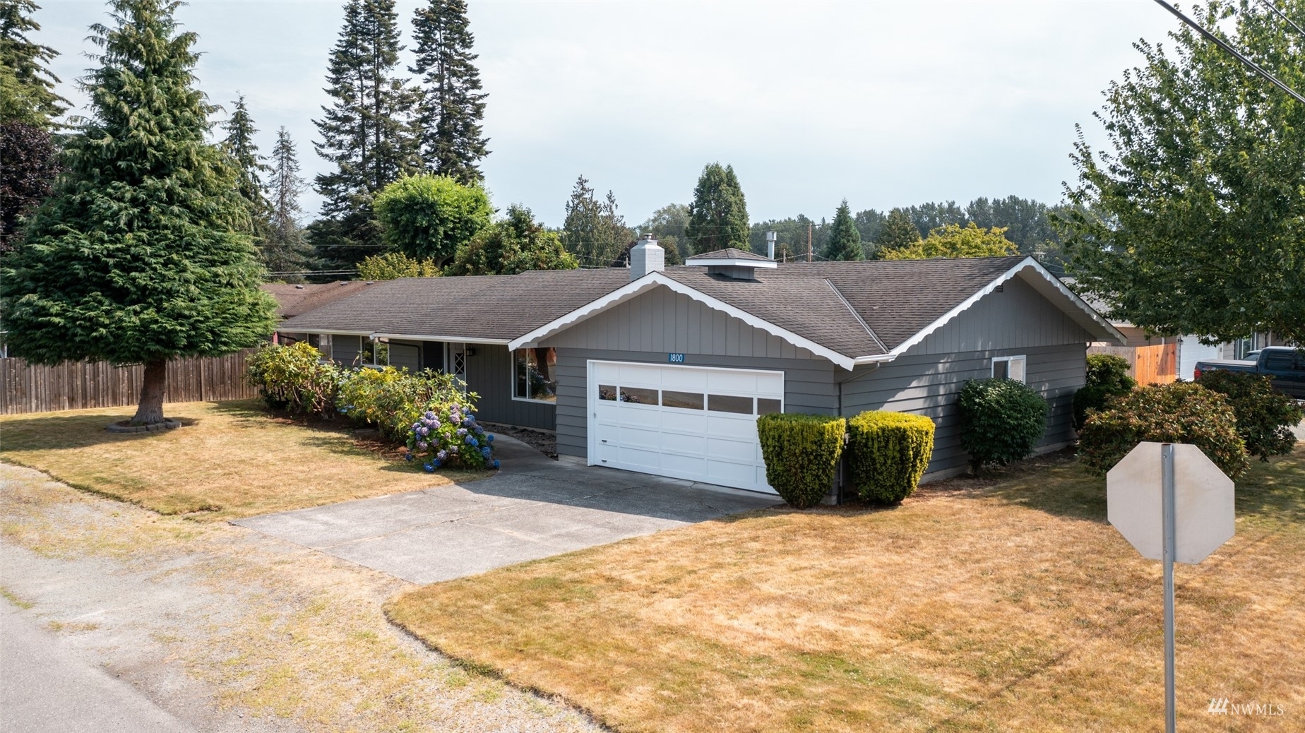 Property Photo:  1800 Sunset Drive  WA 98233 