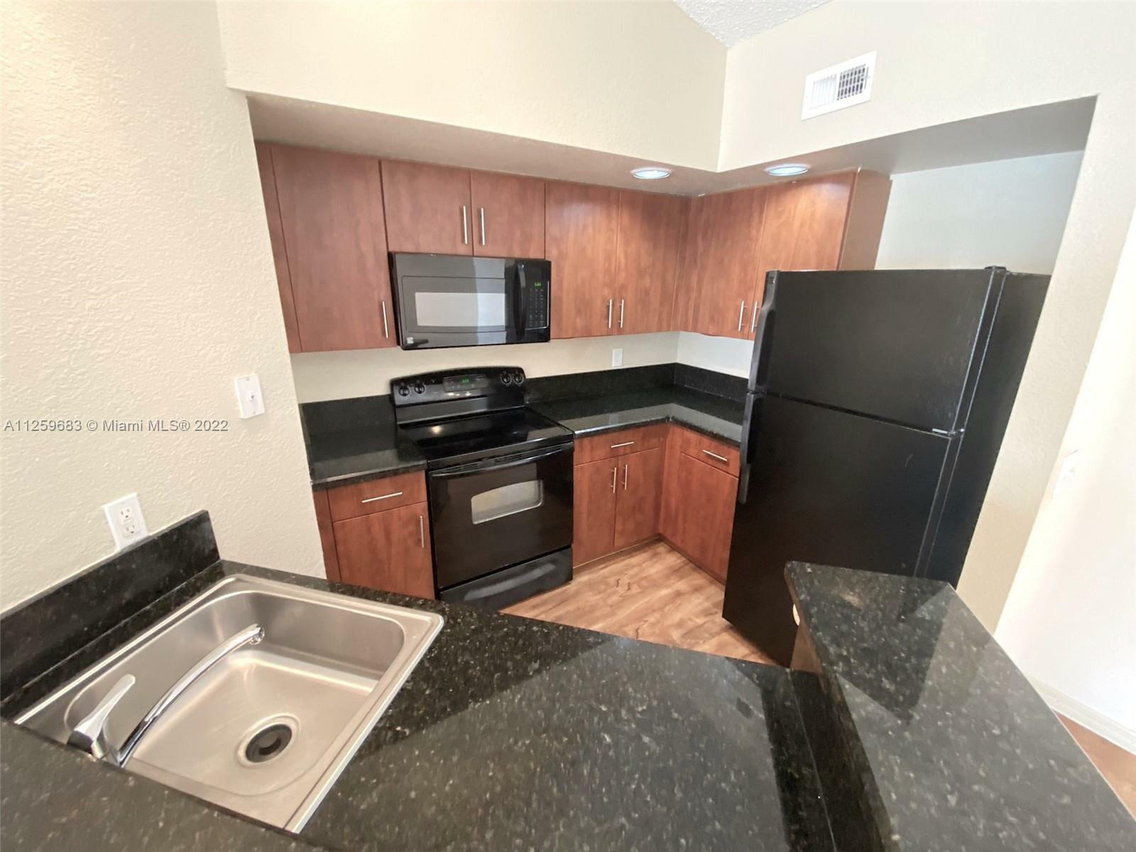 Property Photo:  565 Vista Isles Dr 2026  FL 33325 