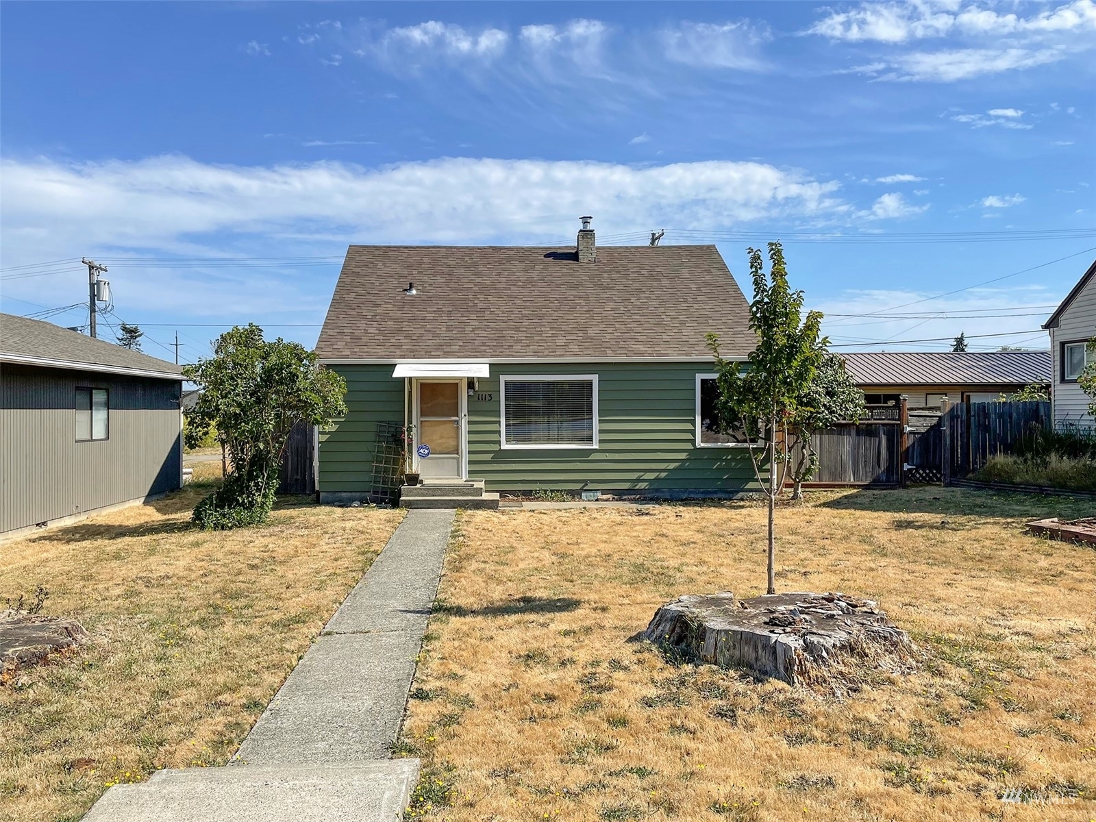 Property Photo:  1113 E 5th Street  WA 98362 