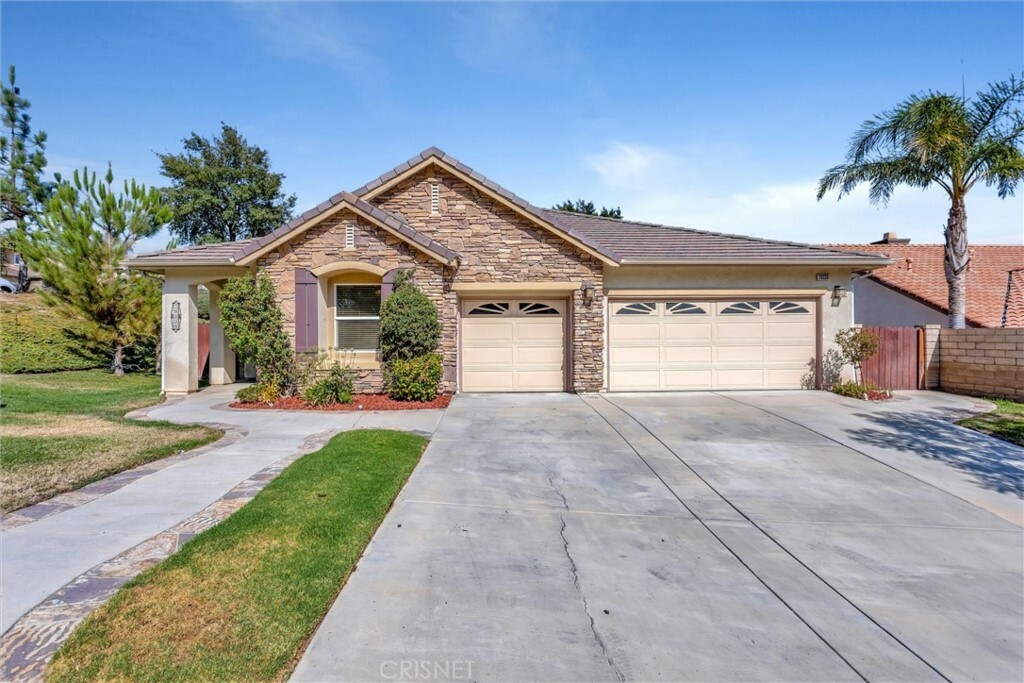 Property Photo:  28338 Hawks Ridge Drive  CA 91351 