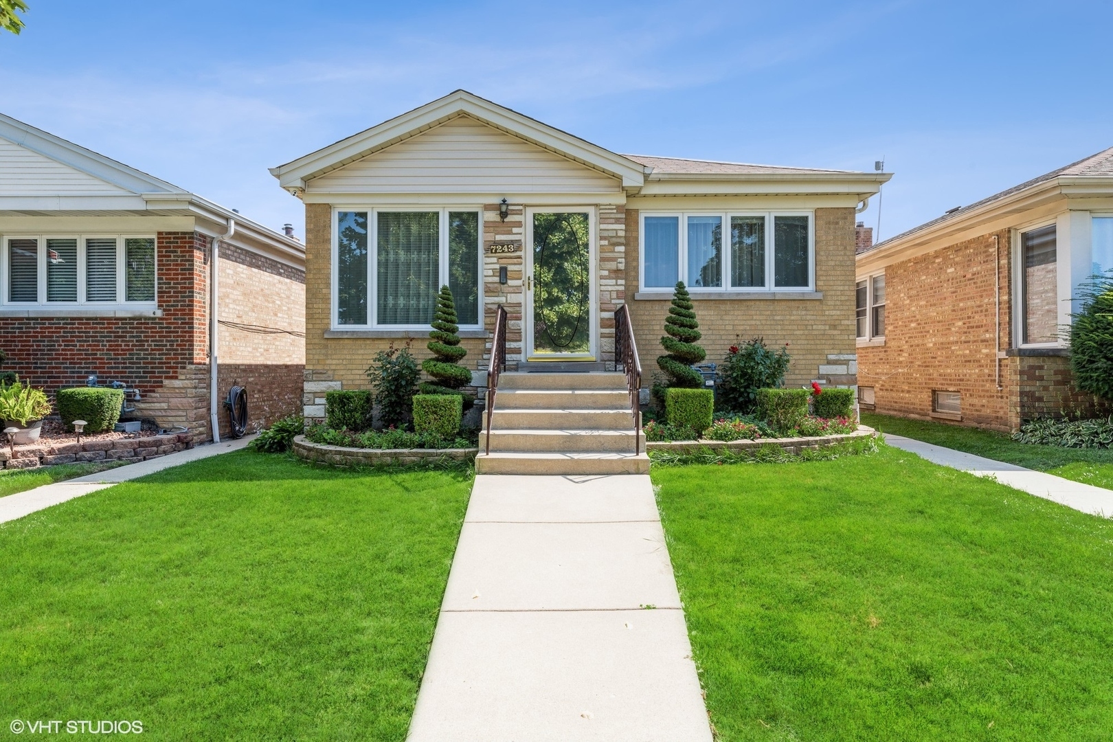 Property Photo: 7243 N Ottawa Avenue IL 60631