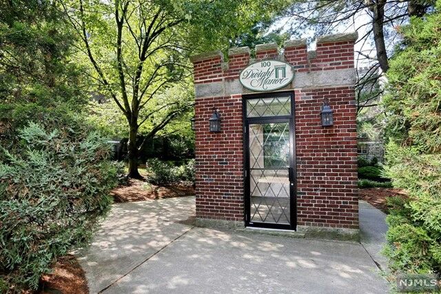 Property Photo: 100 East Palisade Avenue A21 NJ 07631