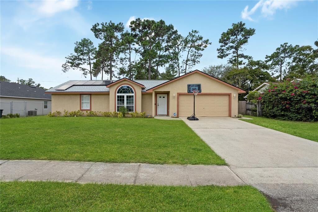 Property Photo: 1347 Comerwood Drive FL 32738