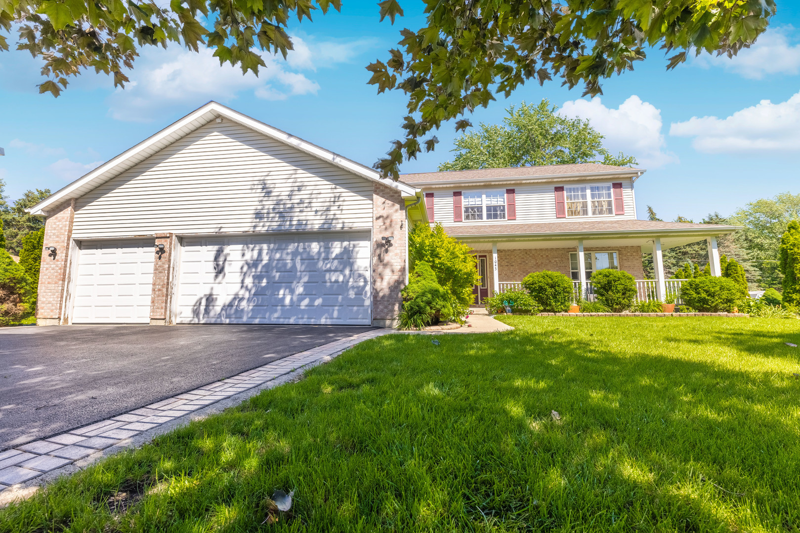 Property Photo: 1043 Spruce Street IL 60031