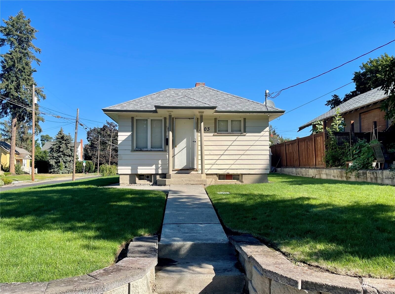 Property Photo:  1003 Frankland Street  WA 99362 