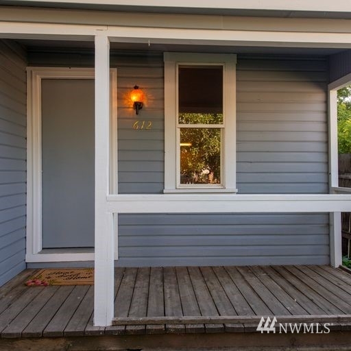 Property Photo:  612 N Pacific Street  WA 98926 