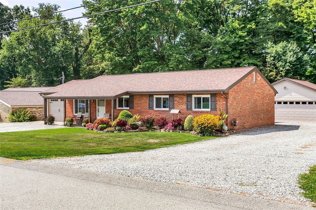 Property Photo:  112 Longview Dr  PA 15642 