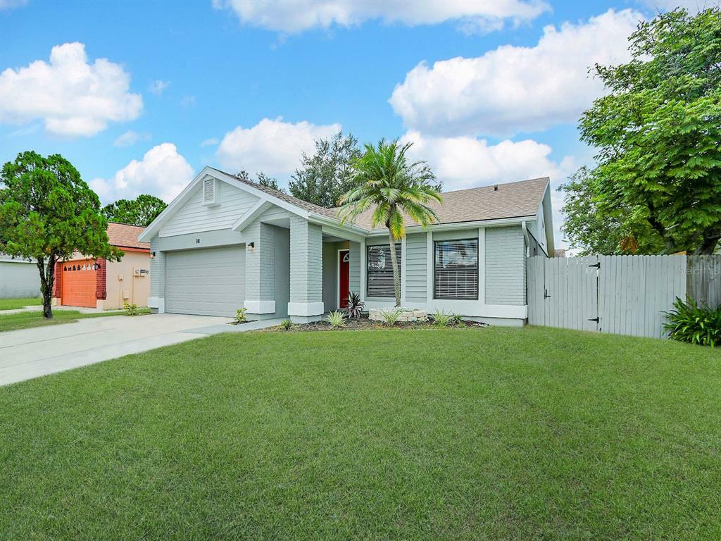 Property Photo:  916 Axlewood Circle  FL 33511 