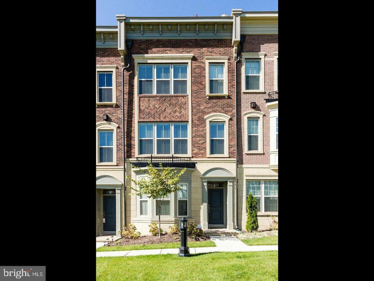 Property Photo: 702 Topmast Drive MD 20745