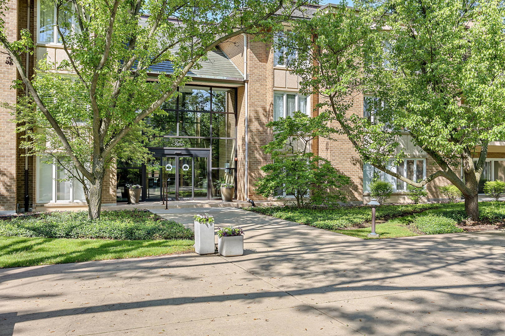Property Photo:  2 Oak Brook Club Drive C310  IL 60523 