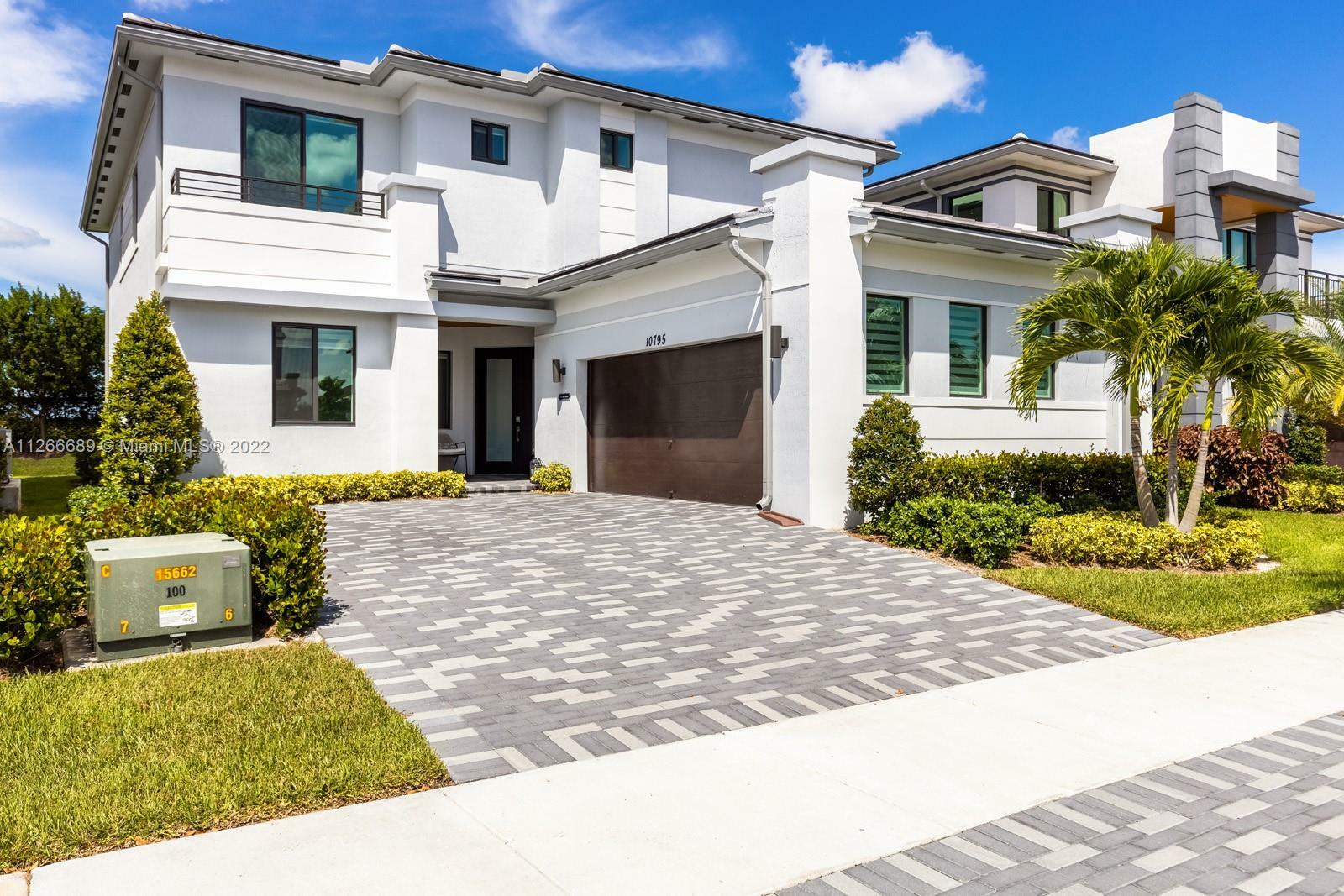 Property Photo: 10795 Oceano Way FL 33076