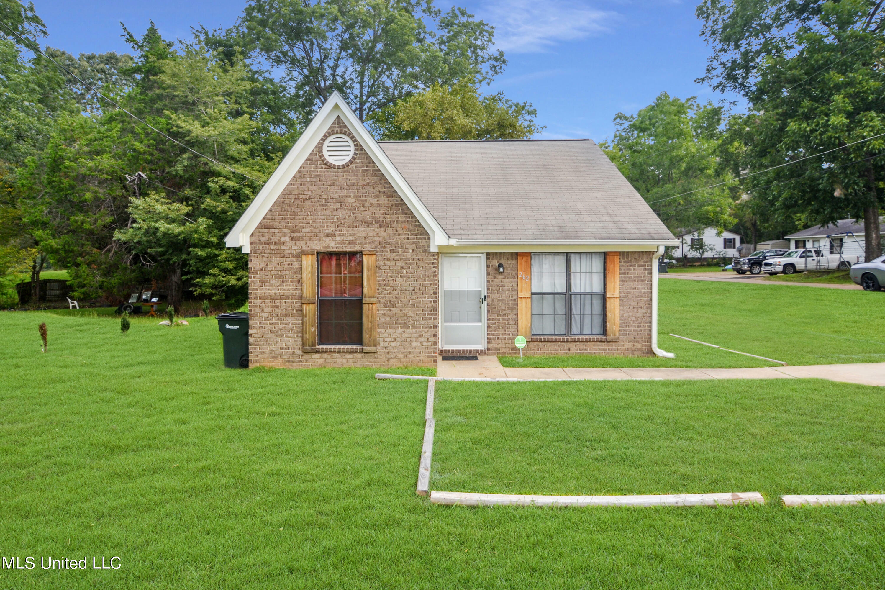 Property Photo:  262 W Valley Avenue  MS 38635 