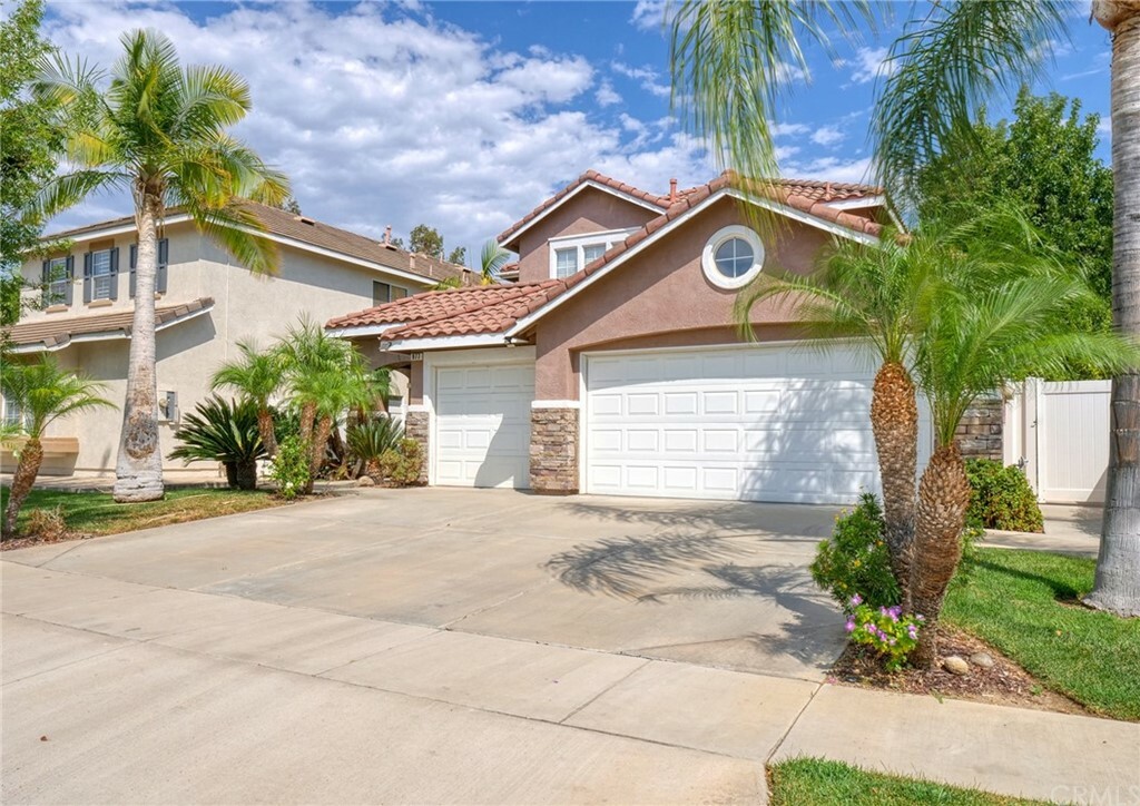 Property Photo:  977 N Temescal Circle  CA 92879 