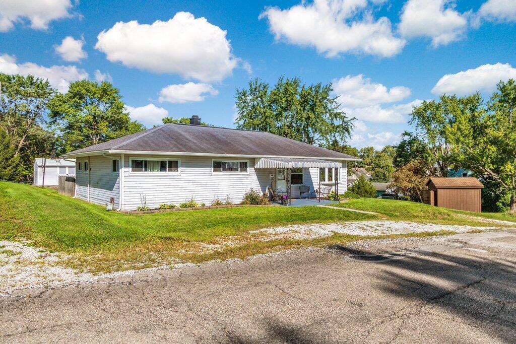 Property Photo: 307 S Walnut Street OH 43105