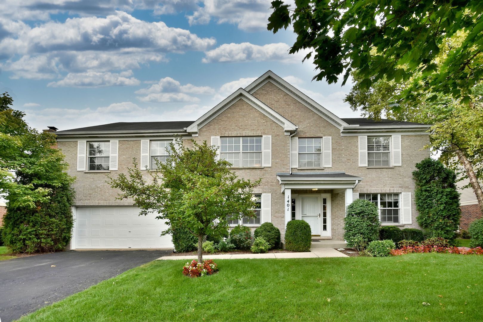 Property Photo: 1401 Callen Lane IL 60016